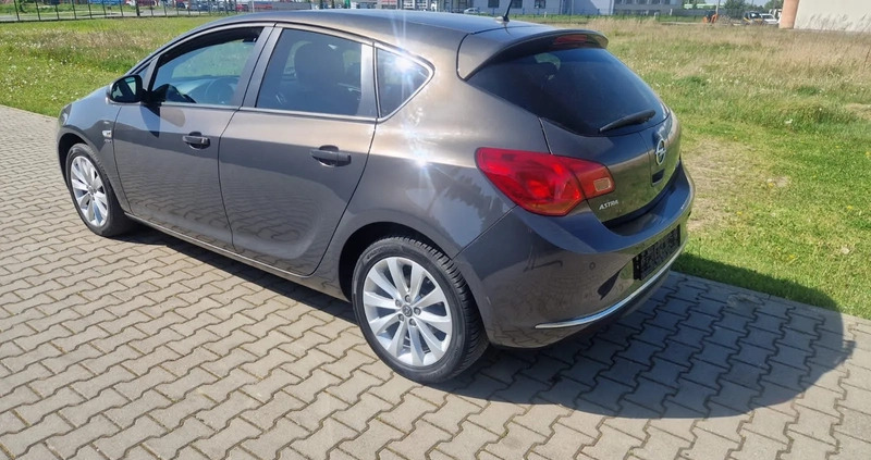 Opel Astra cena 32900 przebieg: 128444, rok produkcji 2013 z Gniezno małe 466